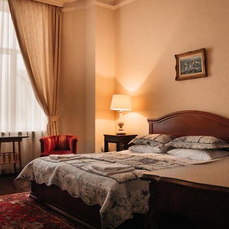 British Club Lviv Hotell Eksteriør bilde