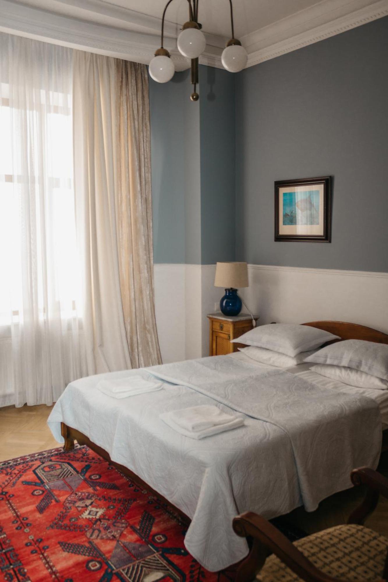 British Club Lviv Hotell Eksteriør bilde