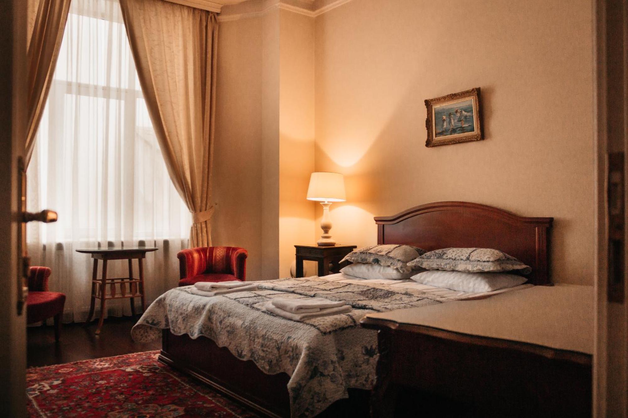 British Club Lviv Hotell Eksteriør bilde