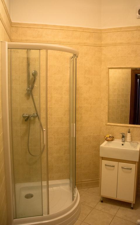 British Club Lviv Hotell Eksteriør bilde