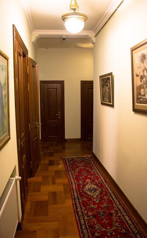 British Club Lviv Hotell Eksteriør bilde