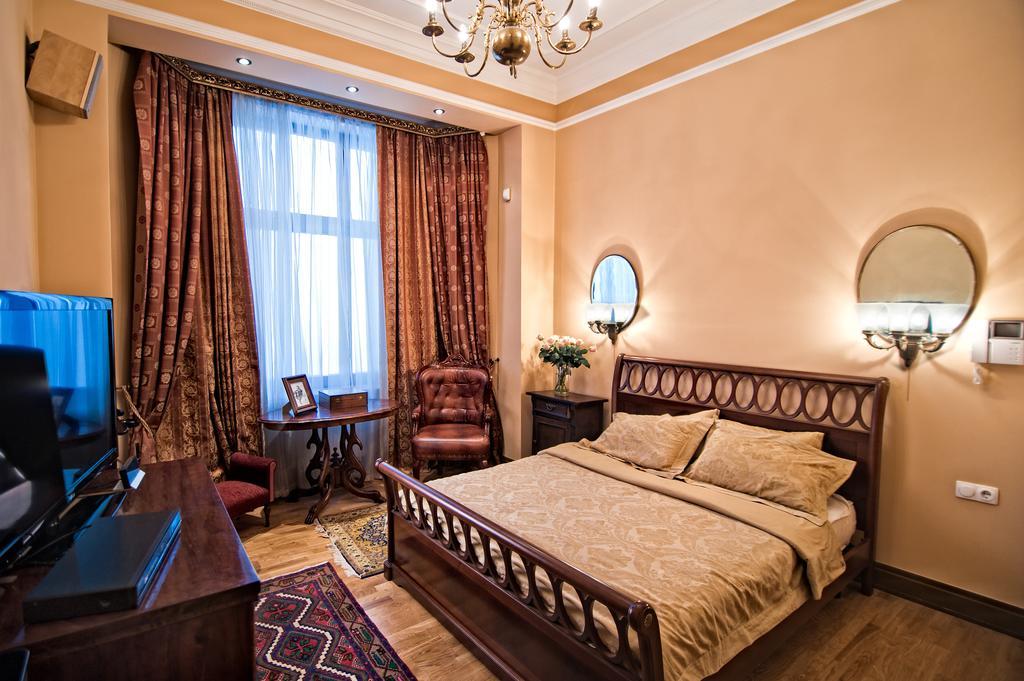 British Club Lviv Hotell Eksteriør bilde