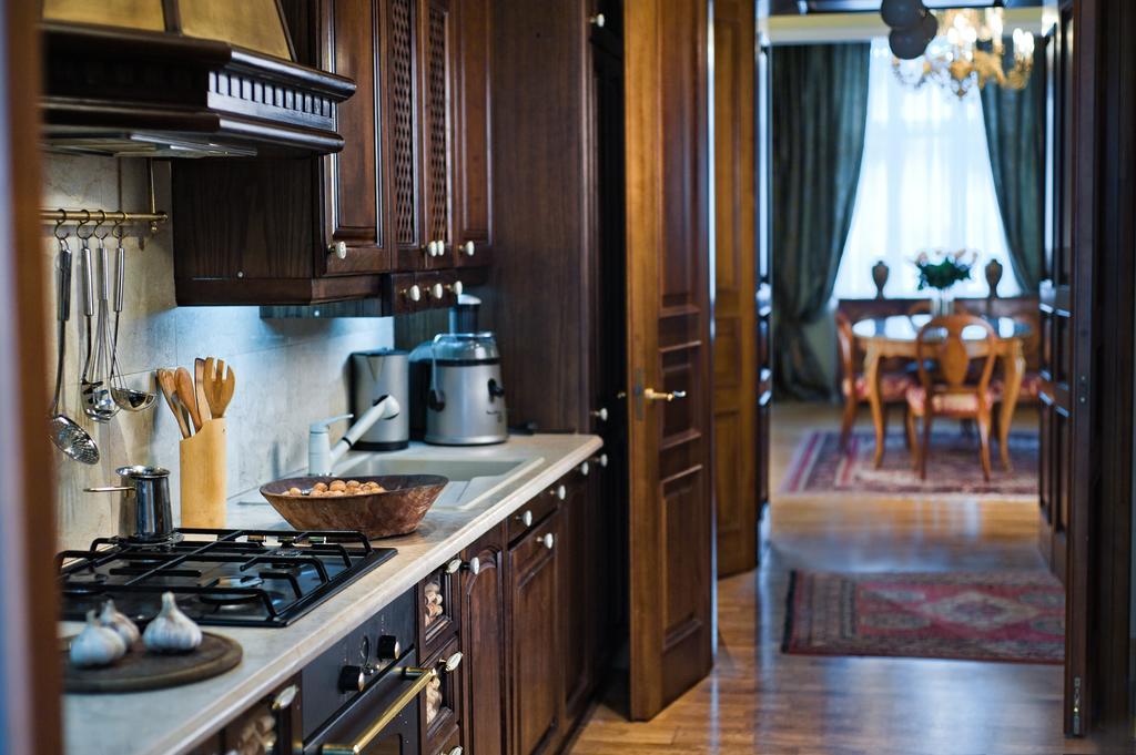 British Club Lviv Hotell Eksteriør bilde