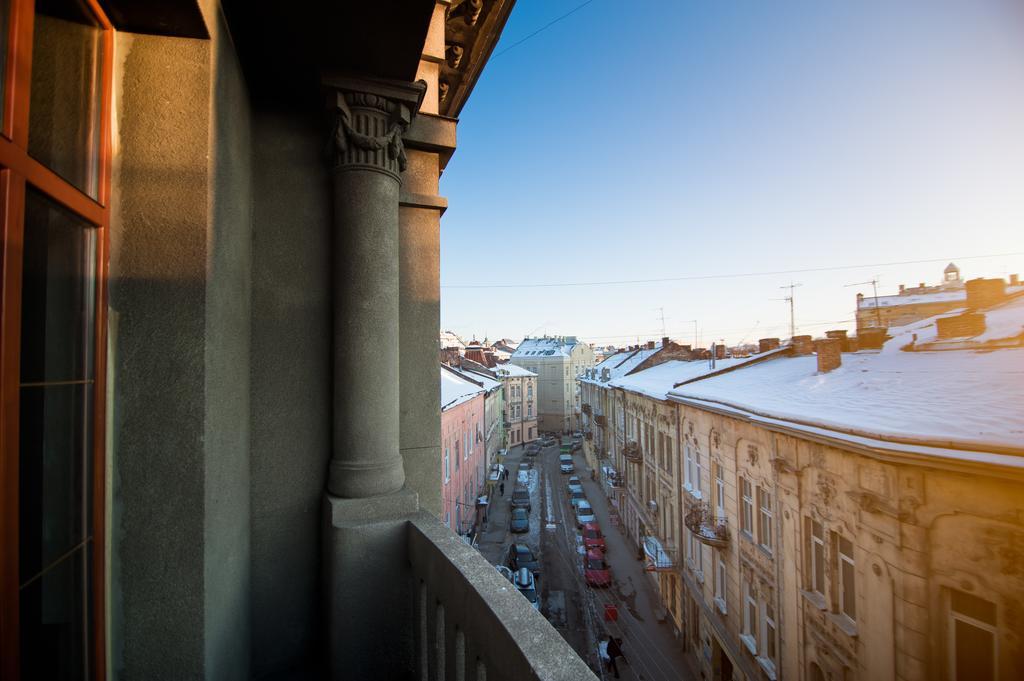British Club Lviv Hotell Eksteriør bilde