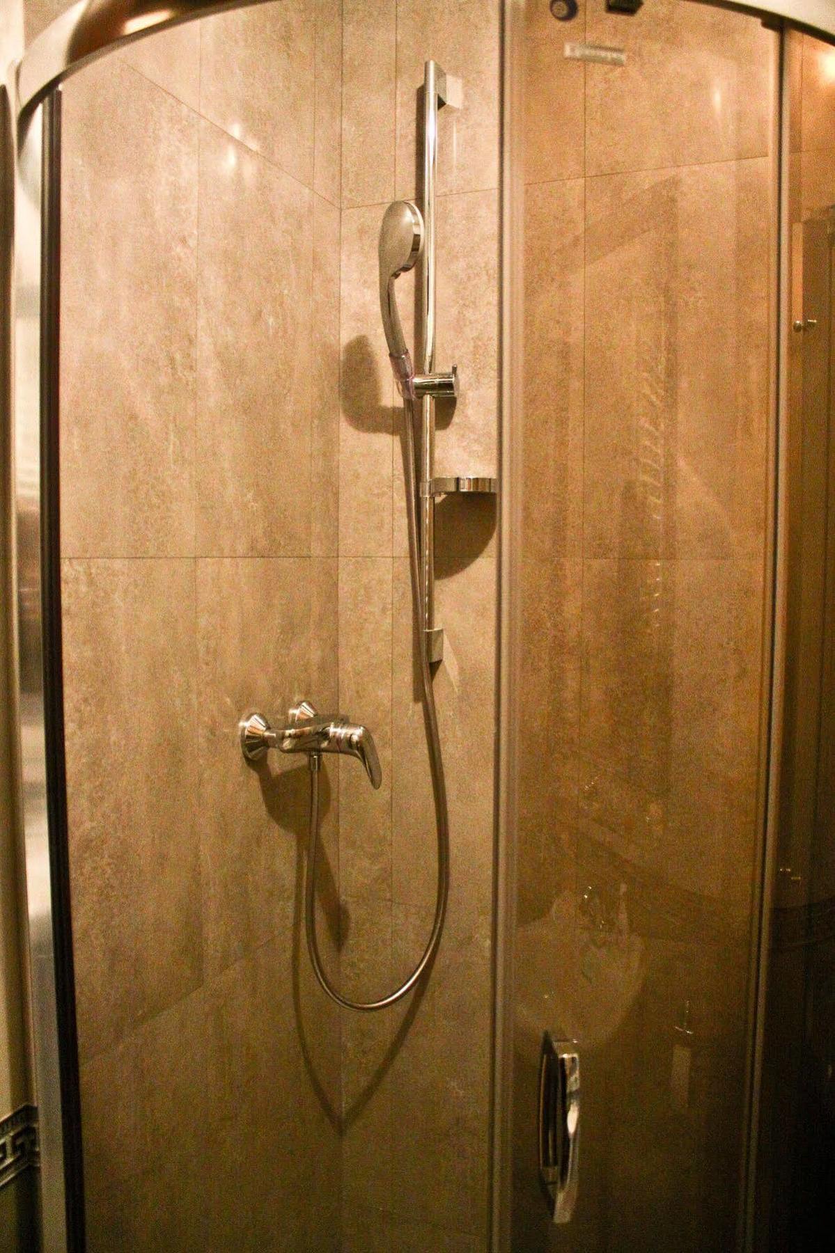 British Club Lviv Hotell Eksteriør bilde
