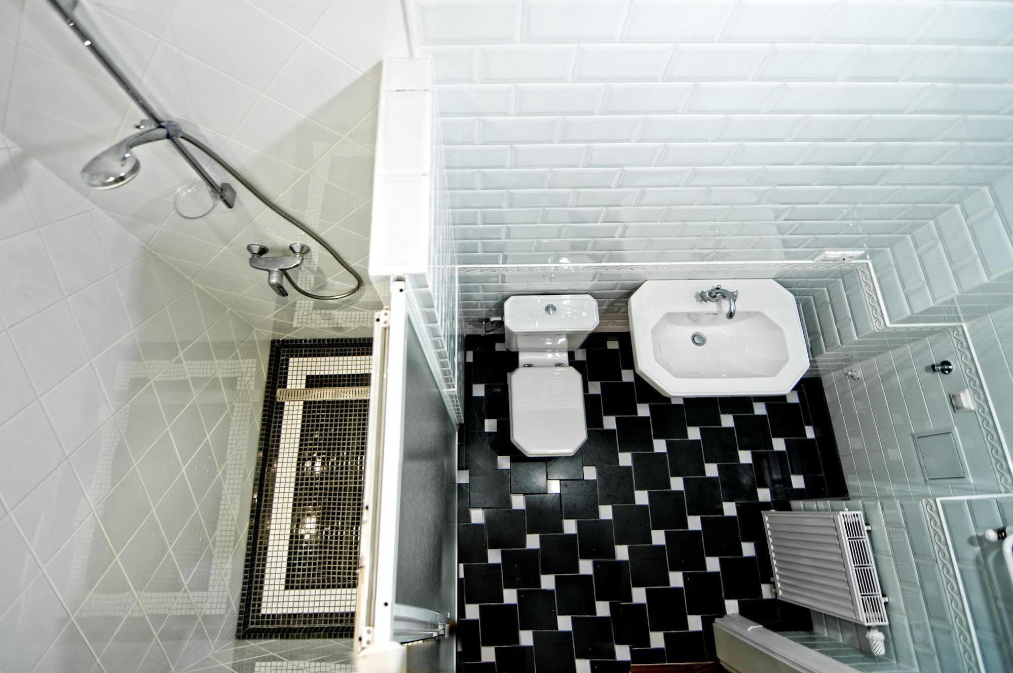 British Club Lviv Hotell Eksteriør bilde