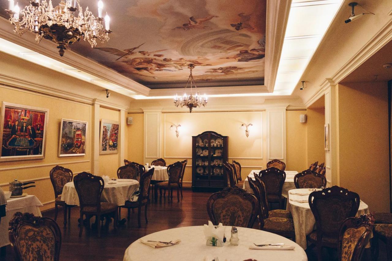 British Club Lviv Hotell Eksteriør bilde