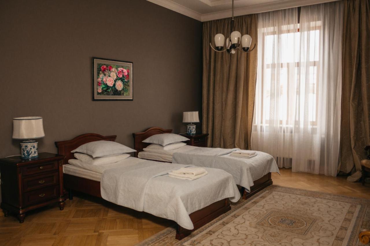 British Club Lviv Hotell Eksteriør bilde