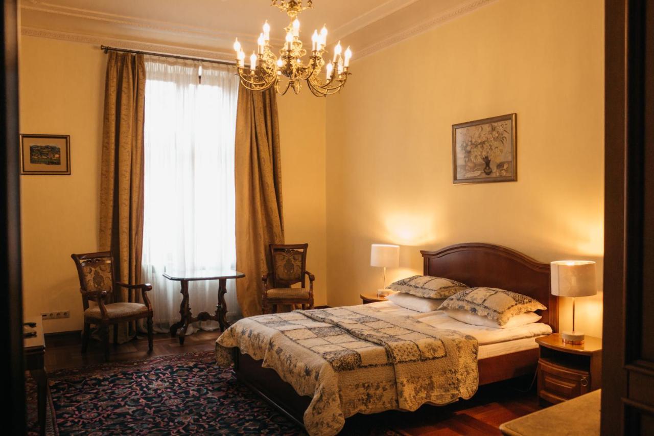 British Club Lviv Hotell Eksteriør bilde