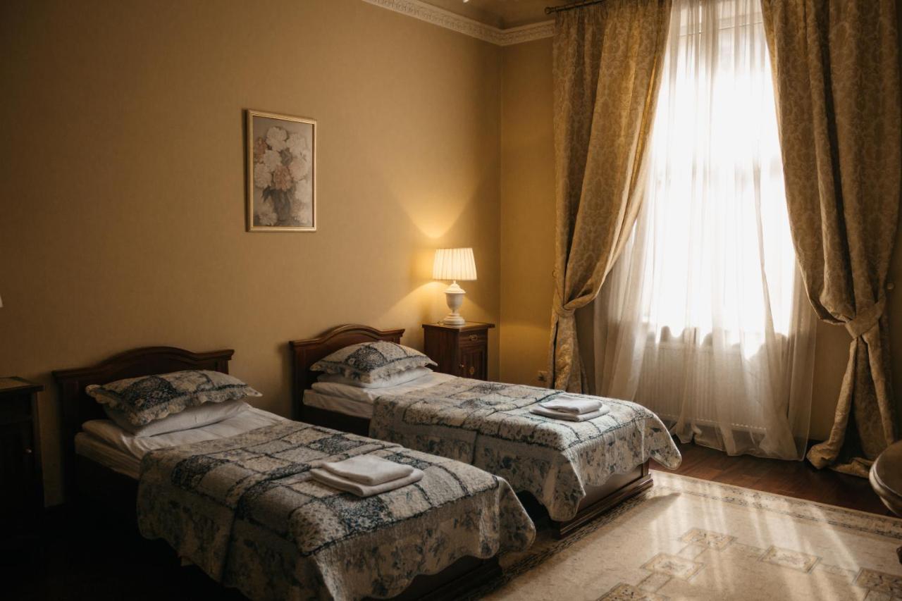 British Club Lviv Hotell Eksteriør bilde