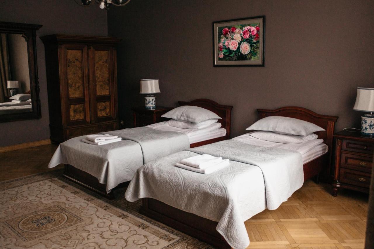 British Club Lviv Hotell Eksteriør bilde