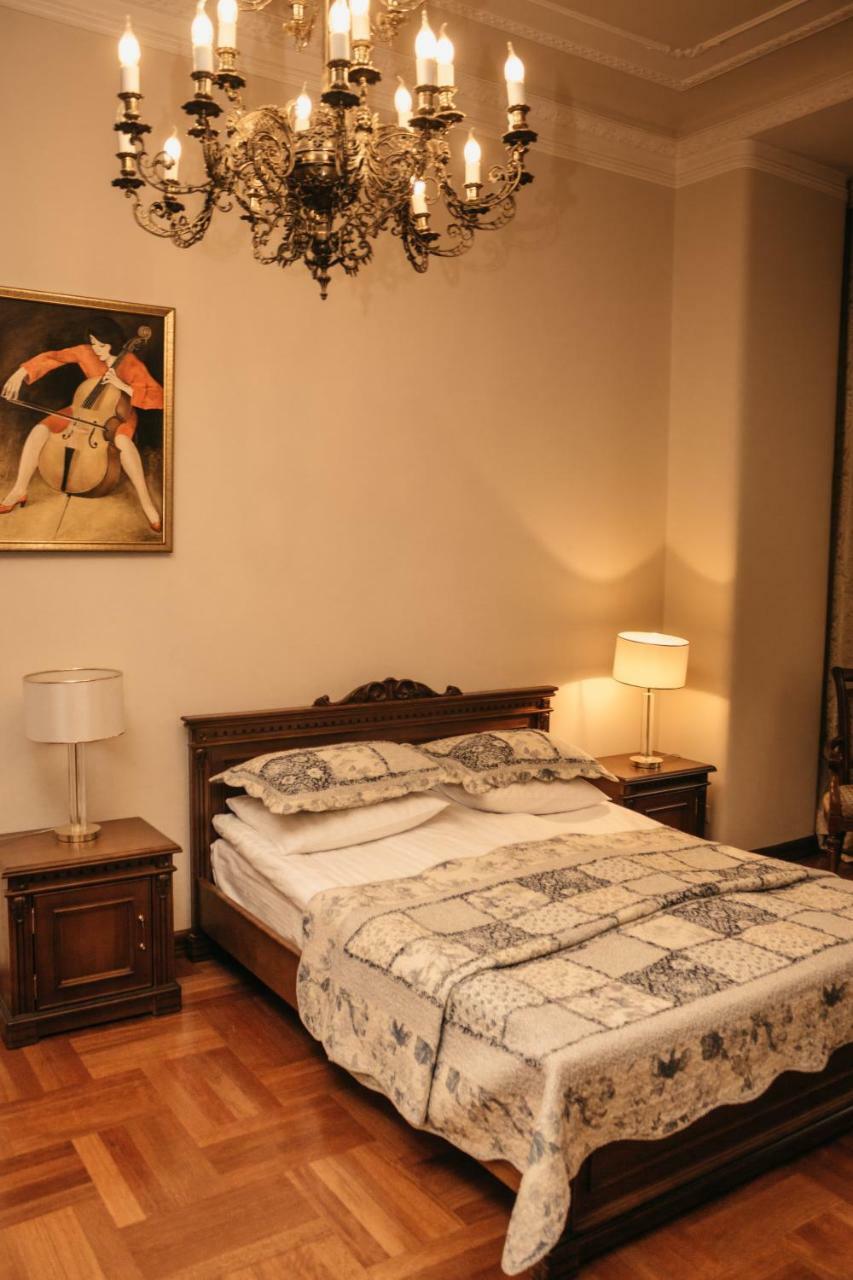 British Club Lviv Hotell Eksteriør bilde