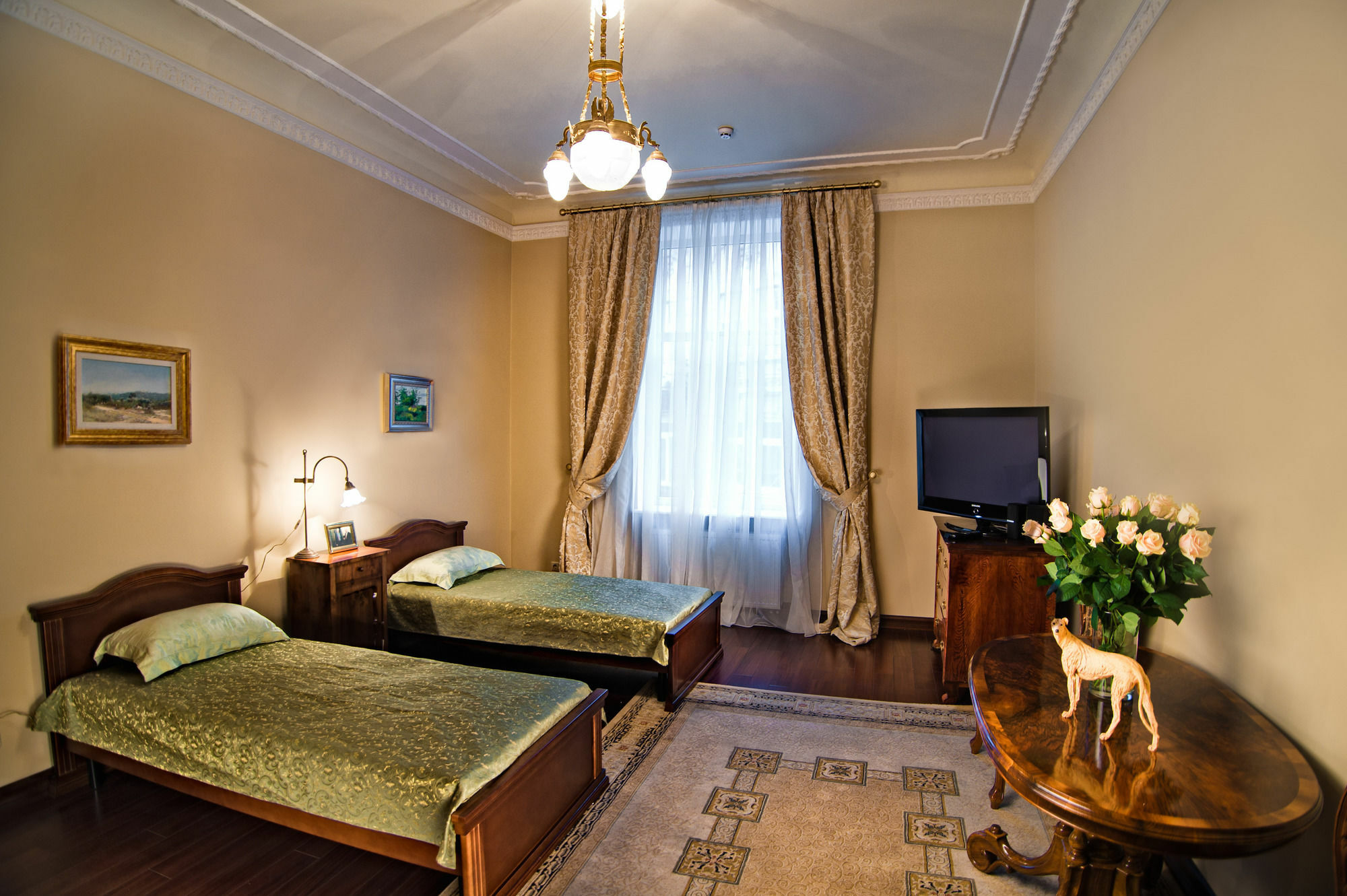 British Club Lviv Hotell Eksteriør bilde