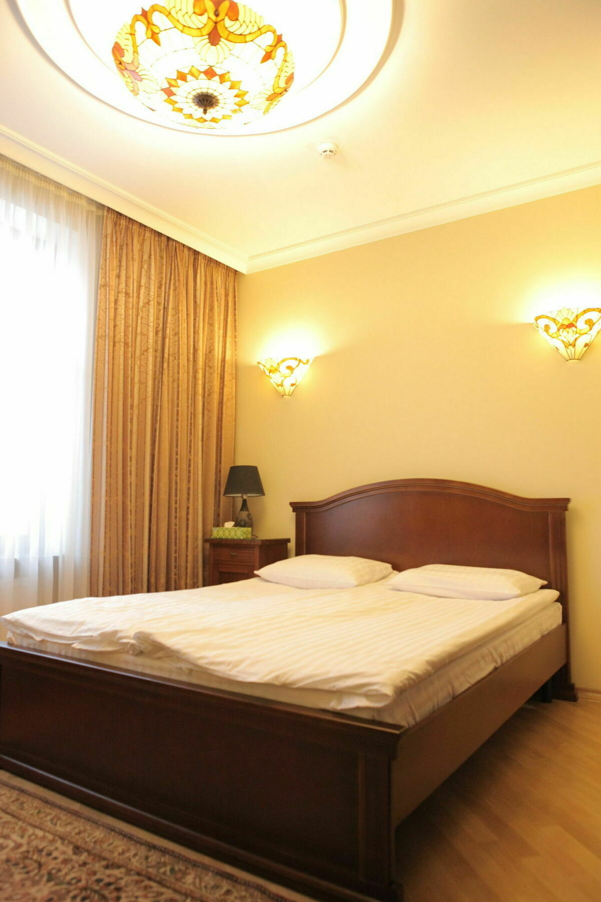 British Club Lviv Hotell Eksteriør bilde
