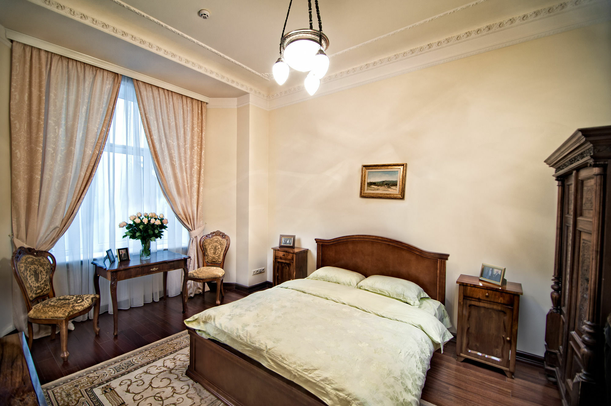 British Club Lviv Hotell Eksteriør bilde